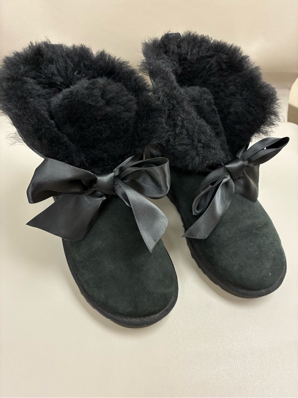 UGG Gita Bow Mini Black Boots Women’s Size 5